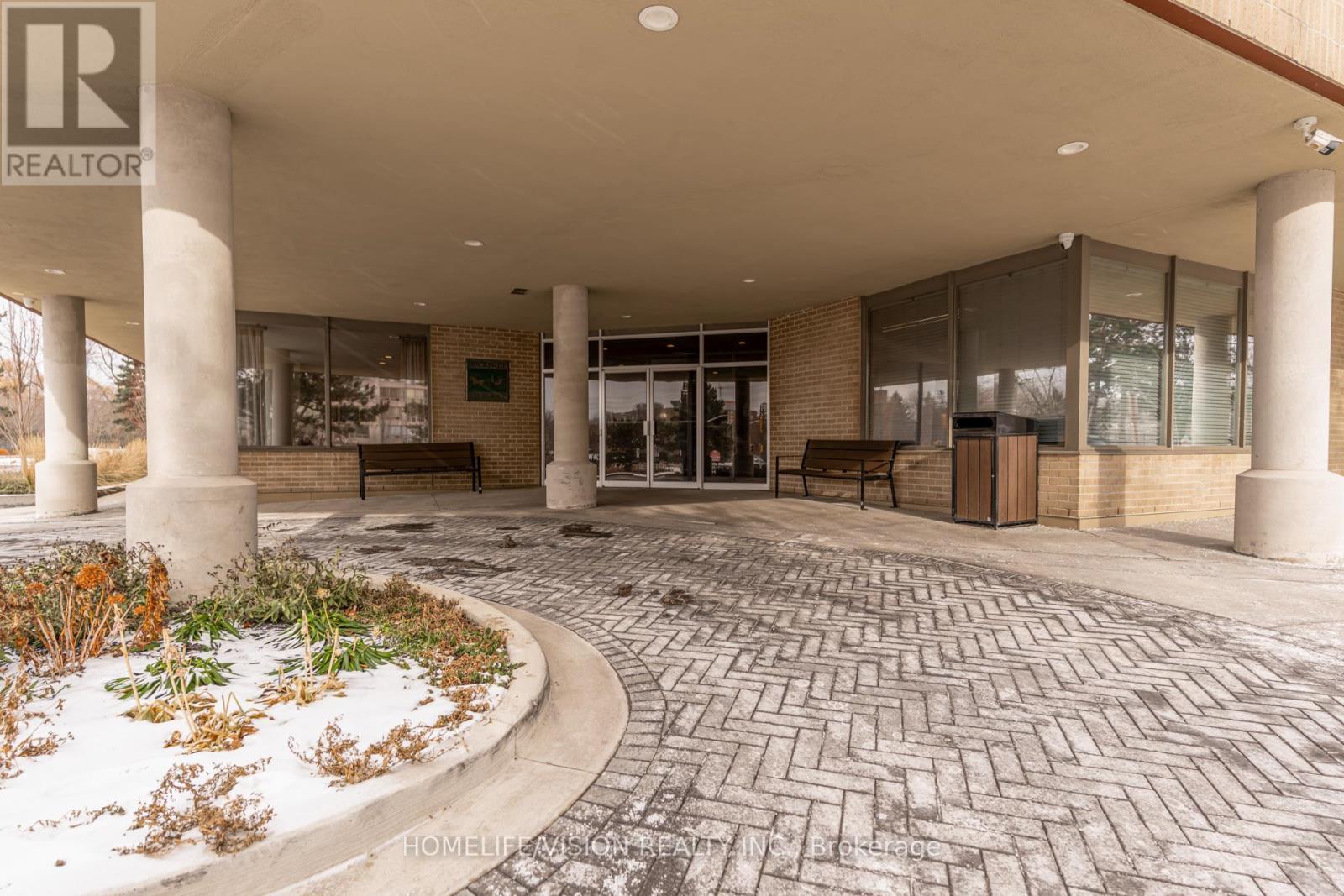 807 - 326 Major Mackenzie Drive E, Richmond Hill, ON - Outdoor