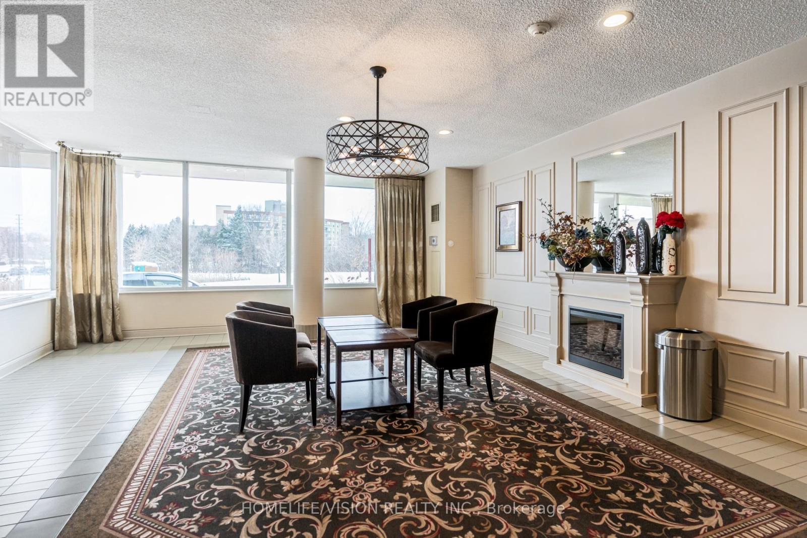 807 - 326 Major Mackenzie Drive E, Richmond Hill, ON - Indoor