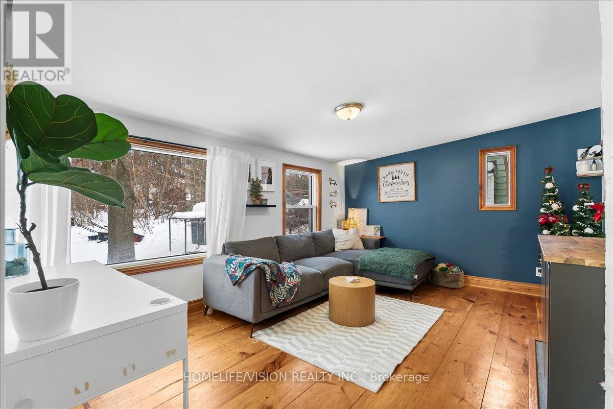 314 Russell Street, Midland, ON - Indoor Photo Showing Living Room