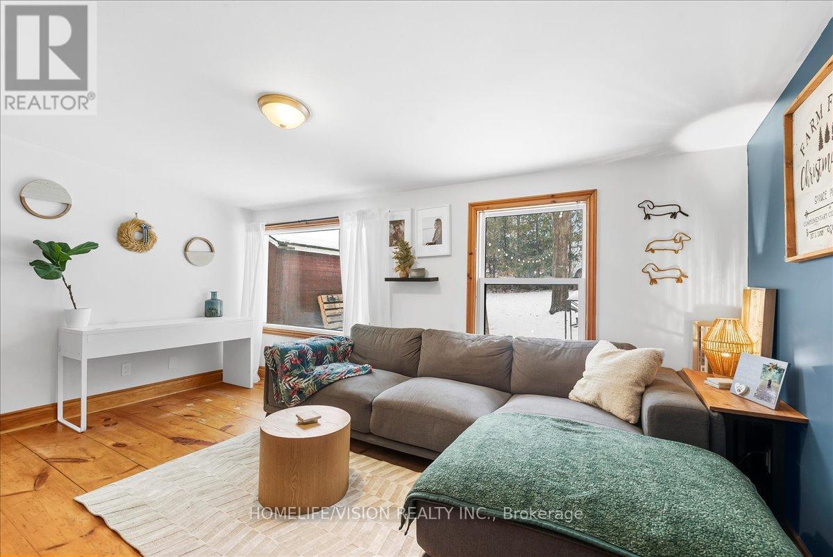 314 Russell Street, Midland, ON - Indoor Photo Showing Living Room