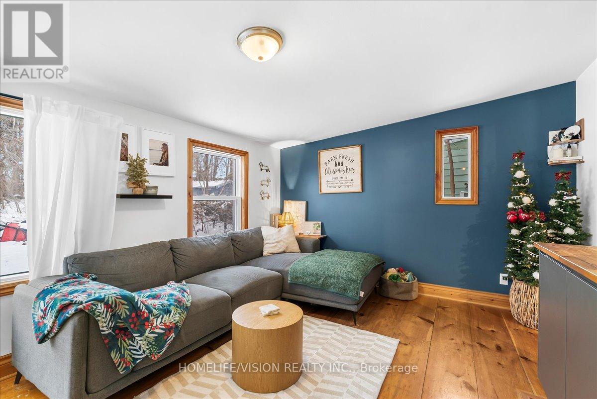 314 Russell Street, Midland, ON - Indoor