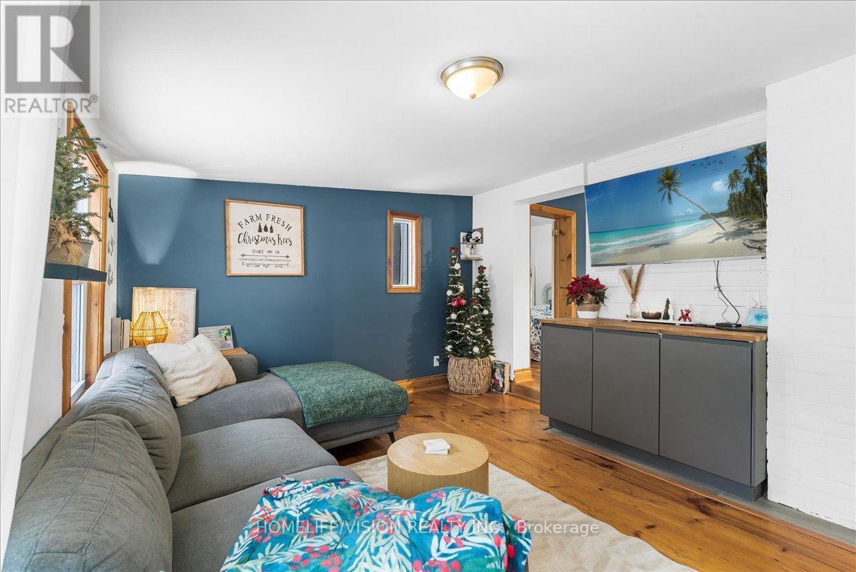 314 Russell Street, Midland, ON - Indoor Photo Showing Living Room