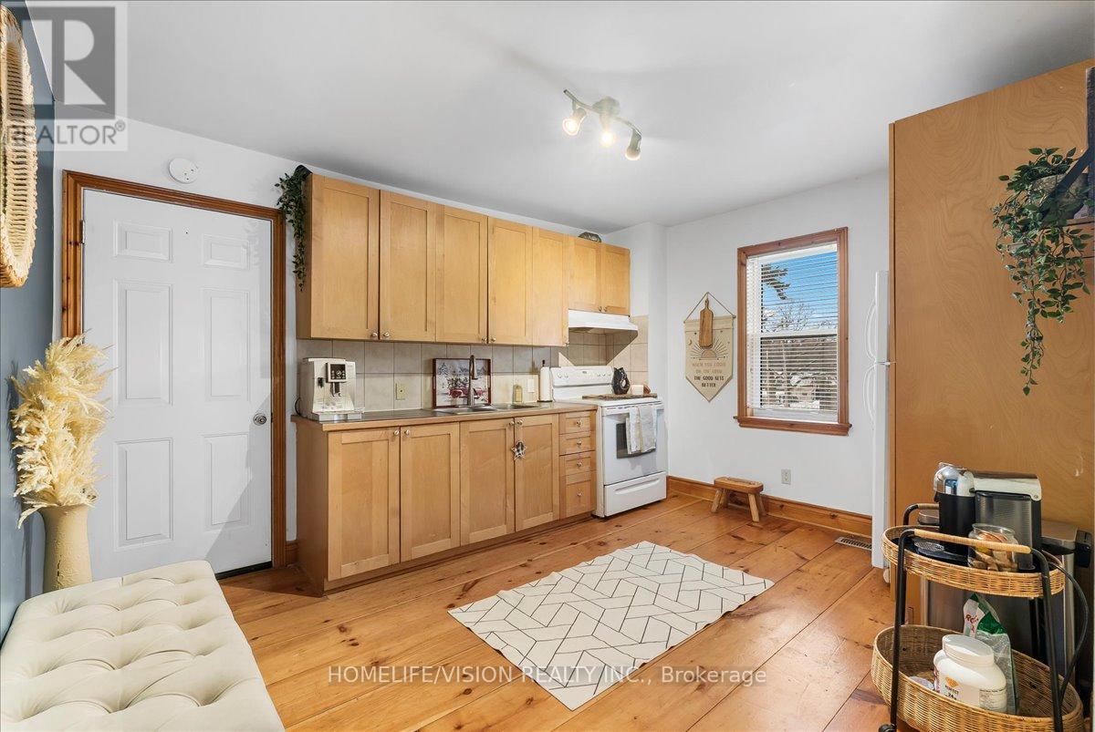 314 Russell Street, Midland, ON - Indoor Photo Showing Kitchen