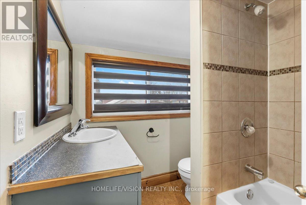 314 Russell Street, Midland, ON - Indoor Photo Showing Bathroom