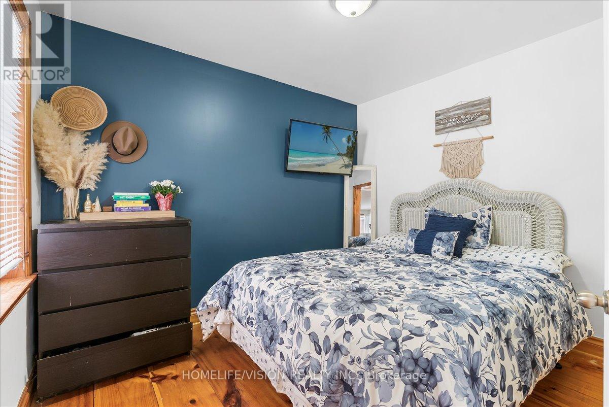 314 Russell Street, Midland, ON - Indoor Photo Showing Bedroom
