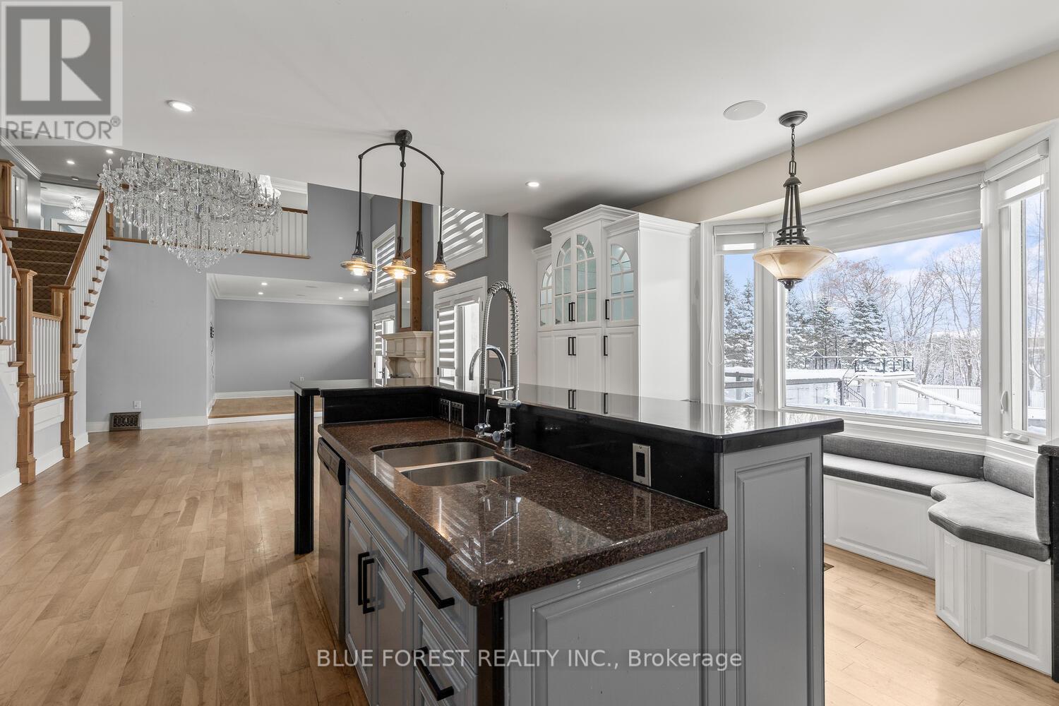 2955 Catherine Street, Thames Centre (Dorchester), ON - Indoor Photo Showing Kitchen With Double Sink