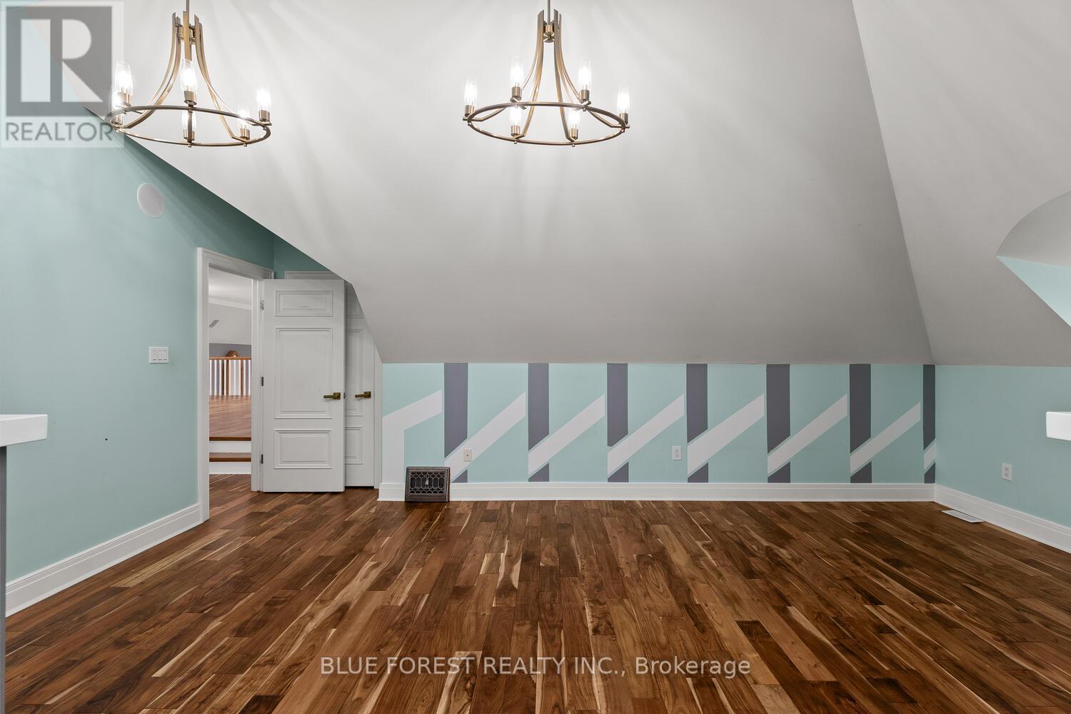 2955 Catherine Street, Thames Centre (Dorchester), ON - Indoor Photo Showing Other Room