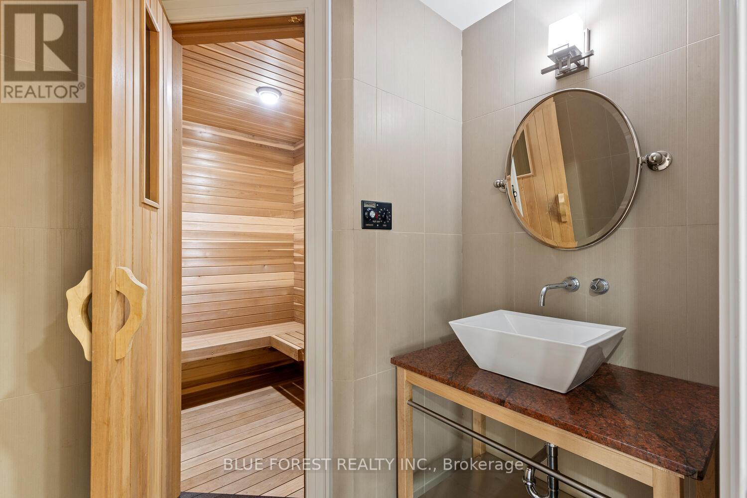 2955 Catherine Street, Thames Centre (Dorchester), ON - Indoor Photo Showing Bathroom