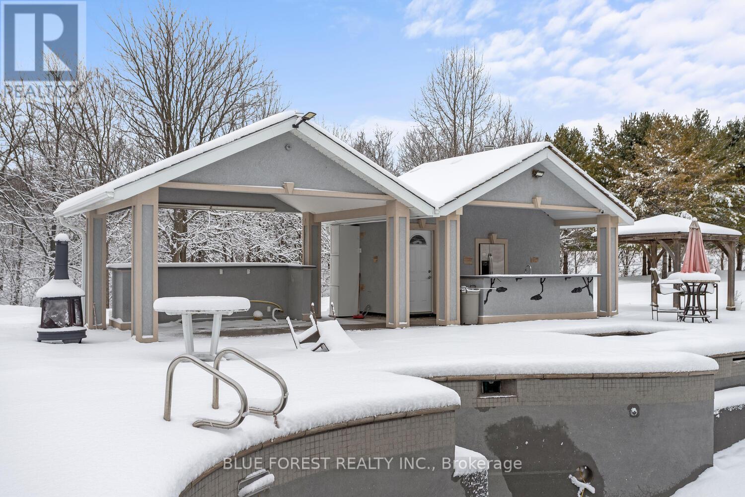 2955 Catherine Street, Thames Centre (Dorchester), ON - Outdoor