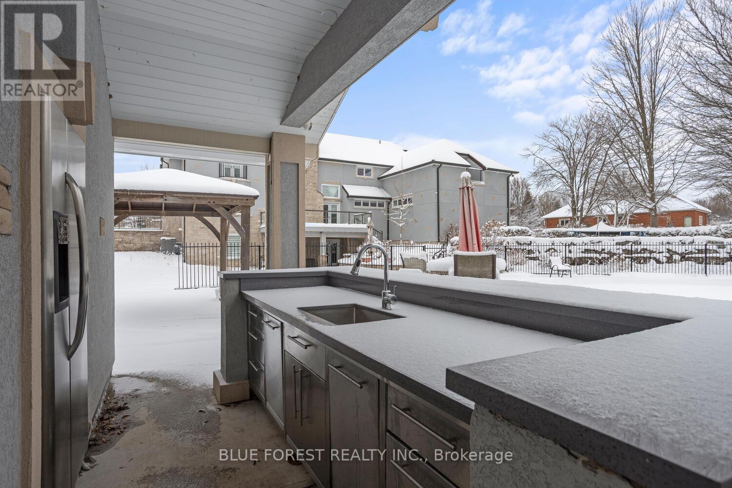 2955 Catherine Street, Thames Centre (Dorchester), ON - Outdoor