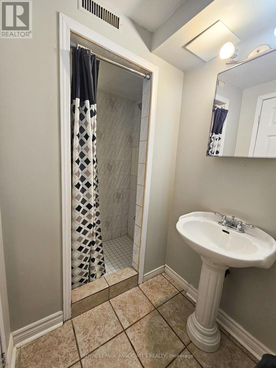 Bsmt - 175 Ecclestone Drive, Brampton, ON - Indoor Photo Showing Bathroom
