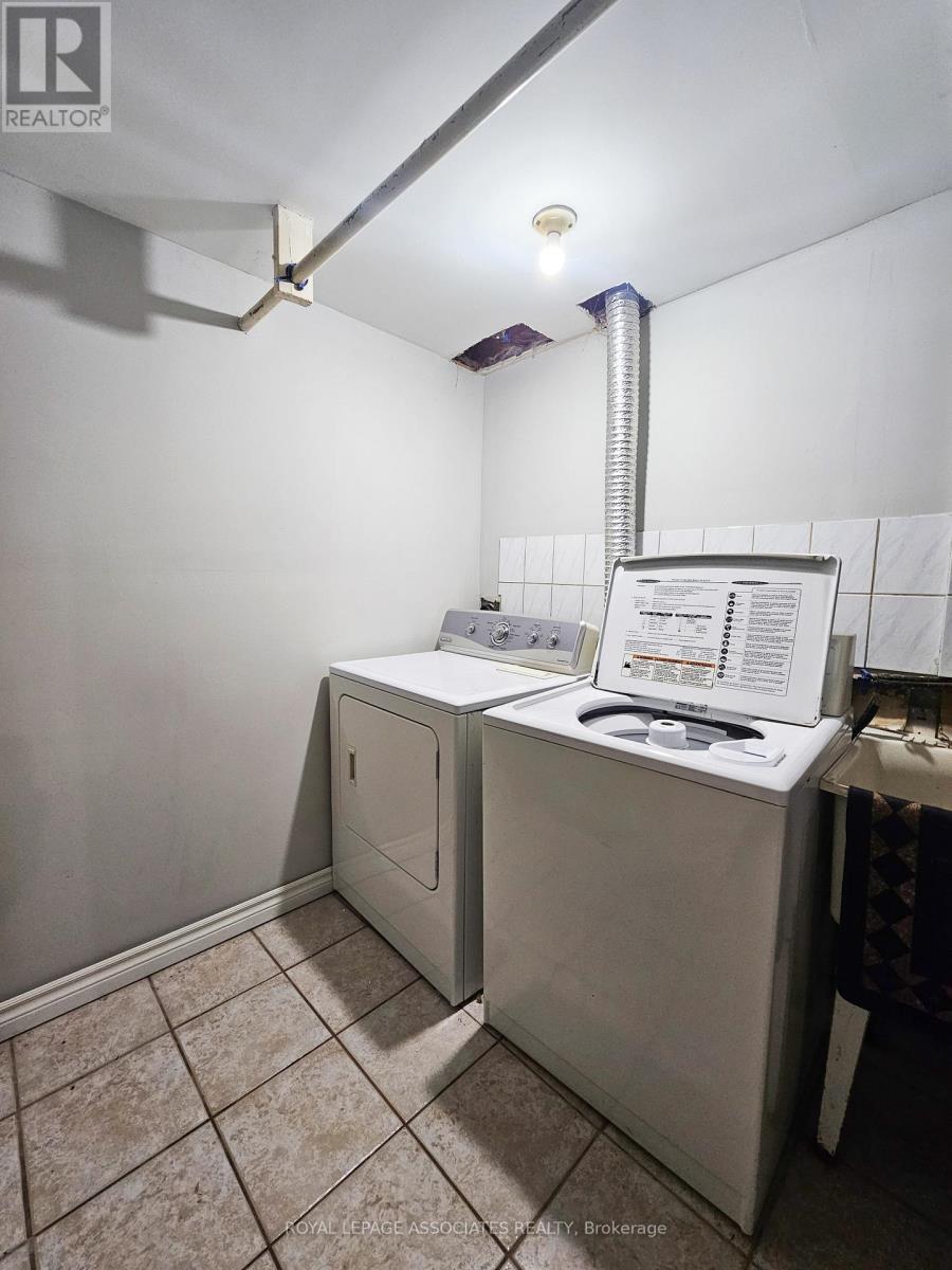Bsmt - 175 Ecclestone Drive, Brampton, ON - Indoor Photo Showing Laundry Room