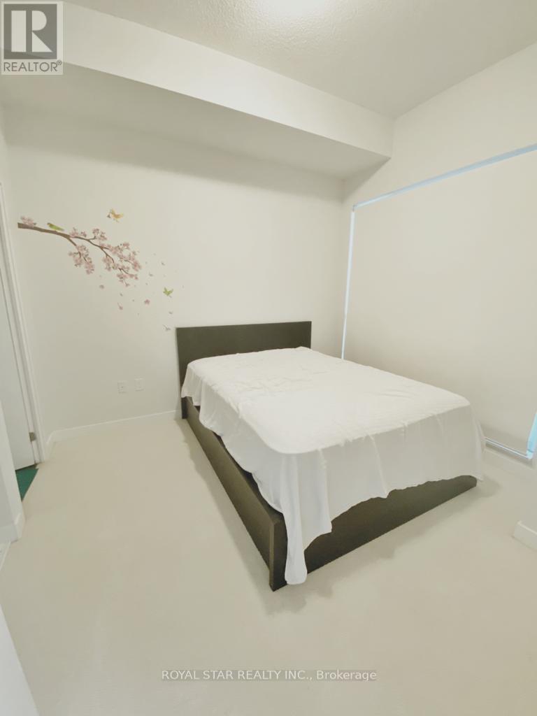 621 - 4055 Parkside Village Drive, Mississauga, ON - Indoor Photo Showing Bedroom