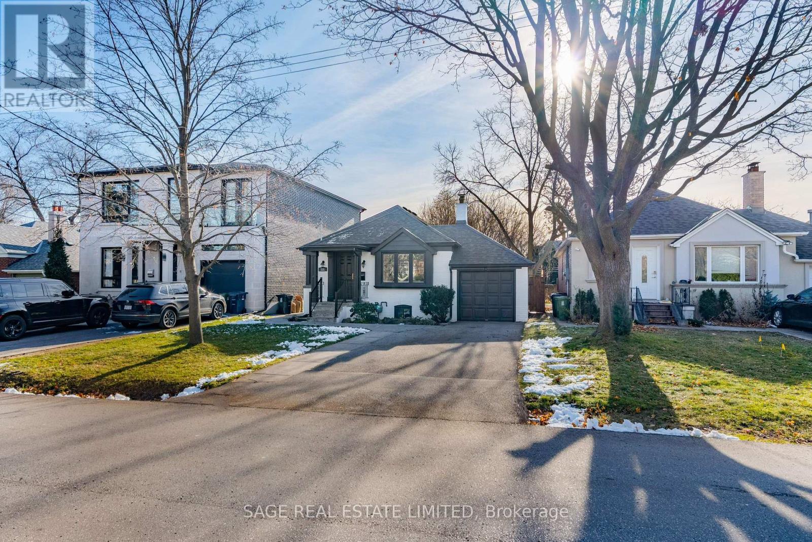 Lower - 131 Meadowvale Drive, Toronto, ON - Outdoor With Facade