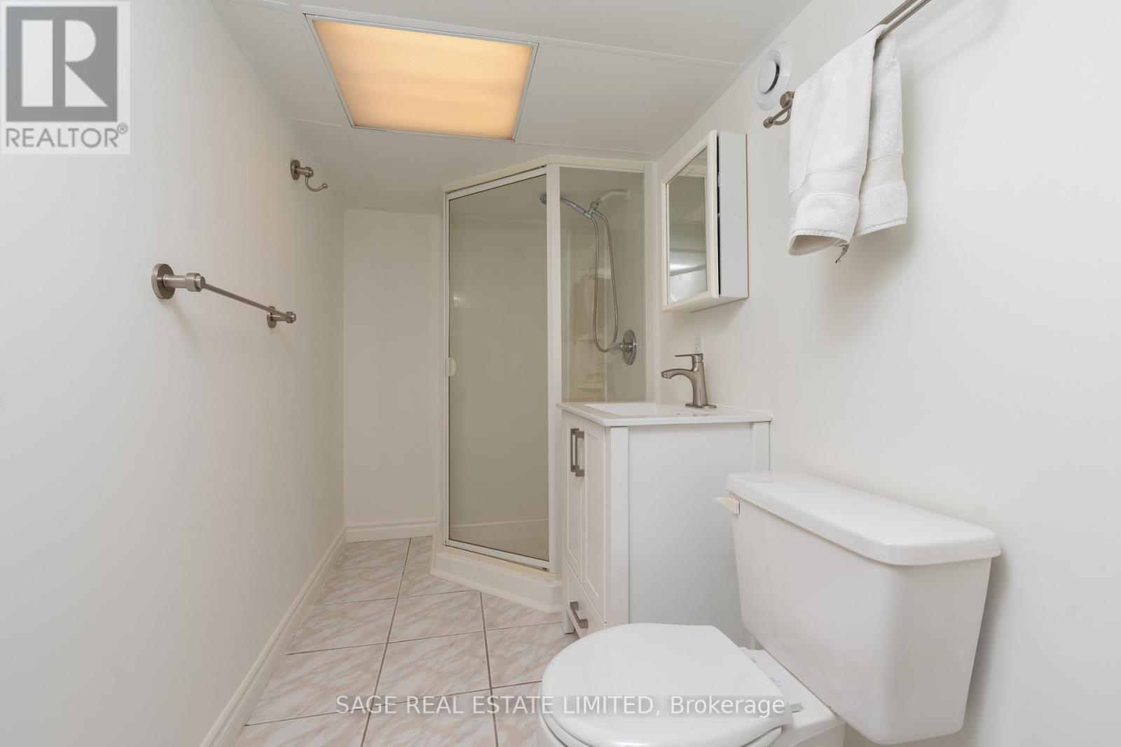 Lower - 131 Meadowvale Drive, Toronto, ON - Indoor Photo Showing Bathroom