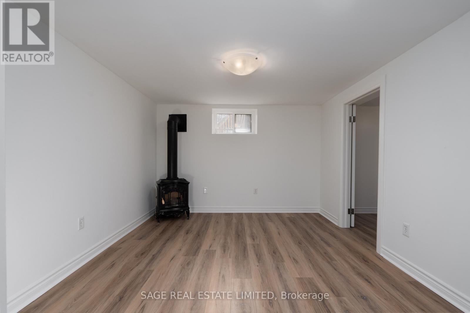 Lower - 131 Meadowvale Drive, Toronto, ON - Indoor Photo Showing Other Room