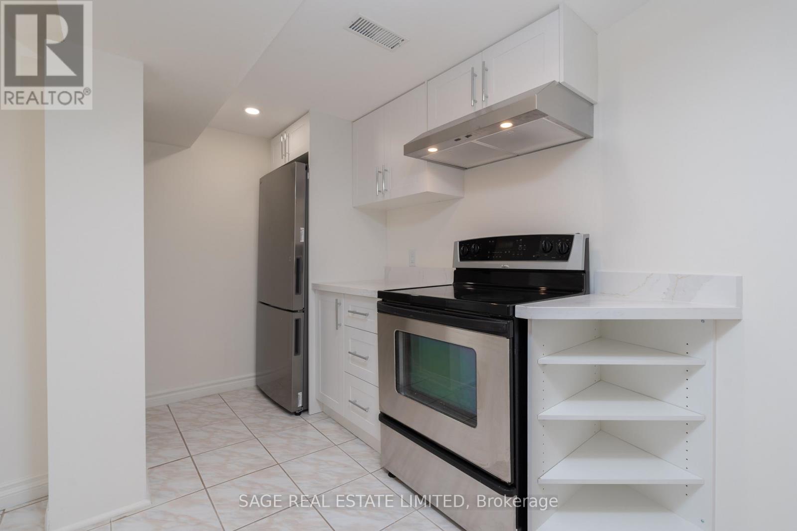 Lower - 131 Meadowvale Drive, Toronto, ON - Indoor Photo Showing Kitchen