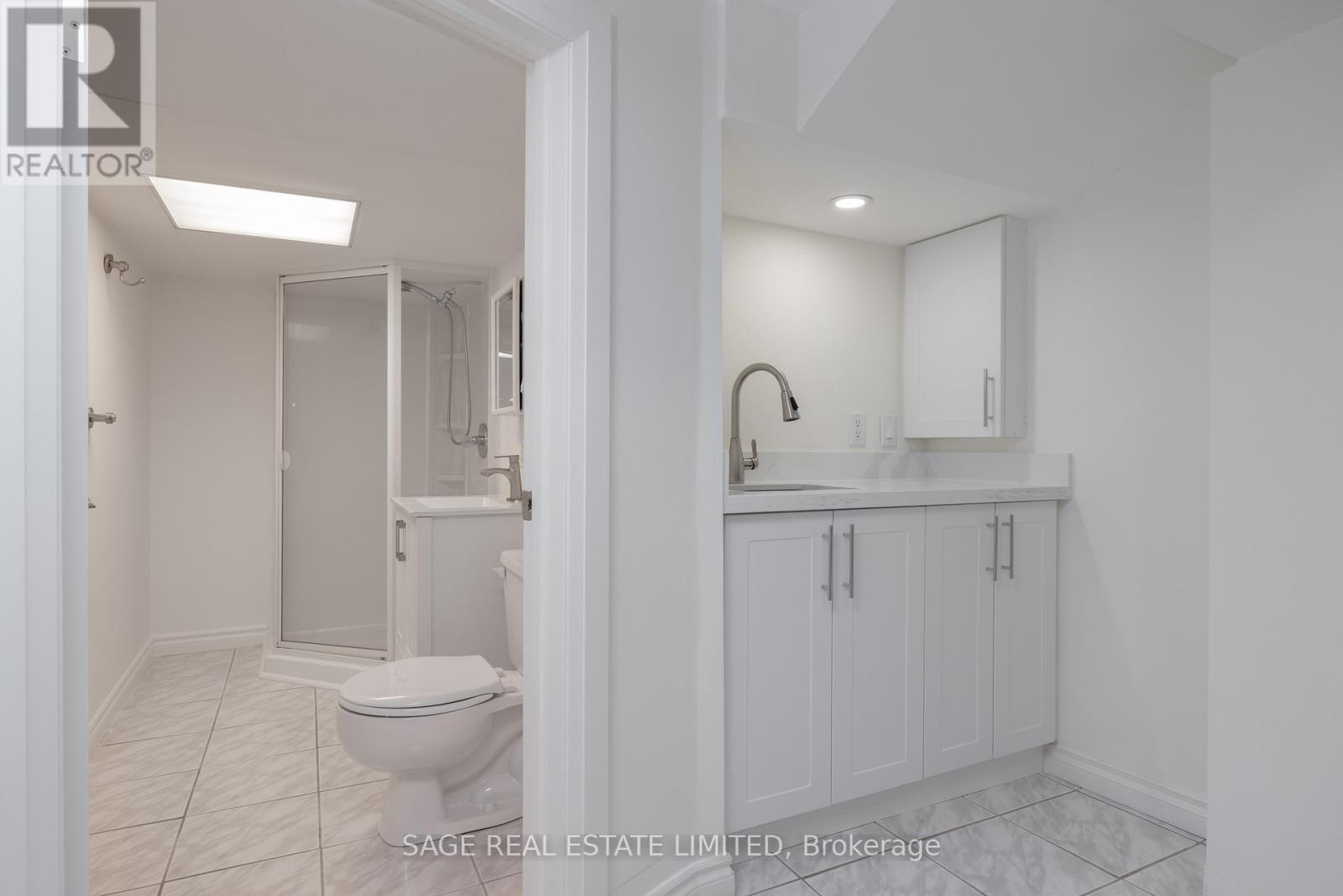 Lower - 131 Meadowvale Drive, Toronto, ON - Indoor Photo Showing Bathroom