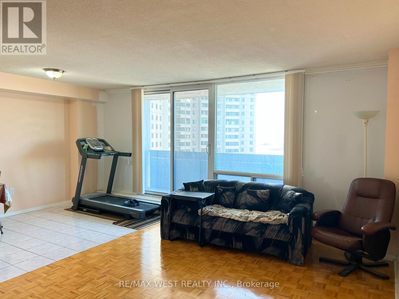 1510 - 5 San Romano Way, Toronto, ON - Indoor Photo Showing Gym Room