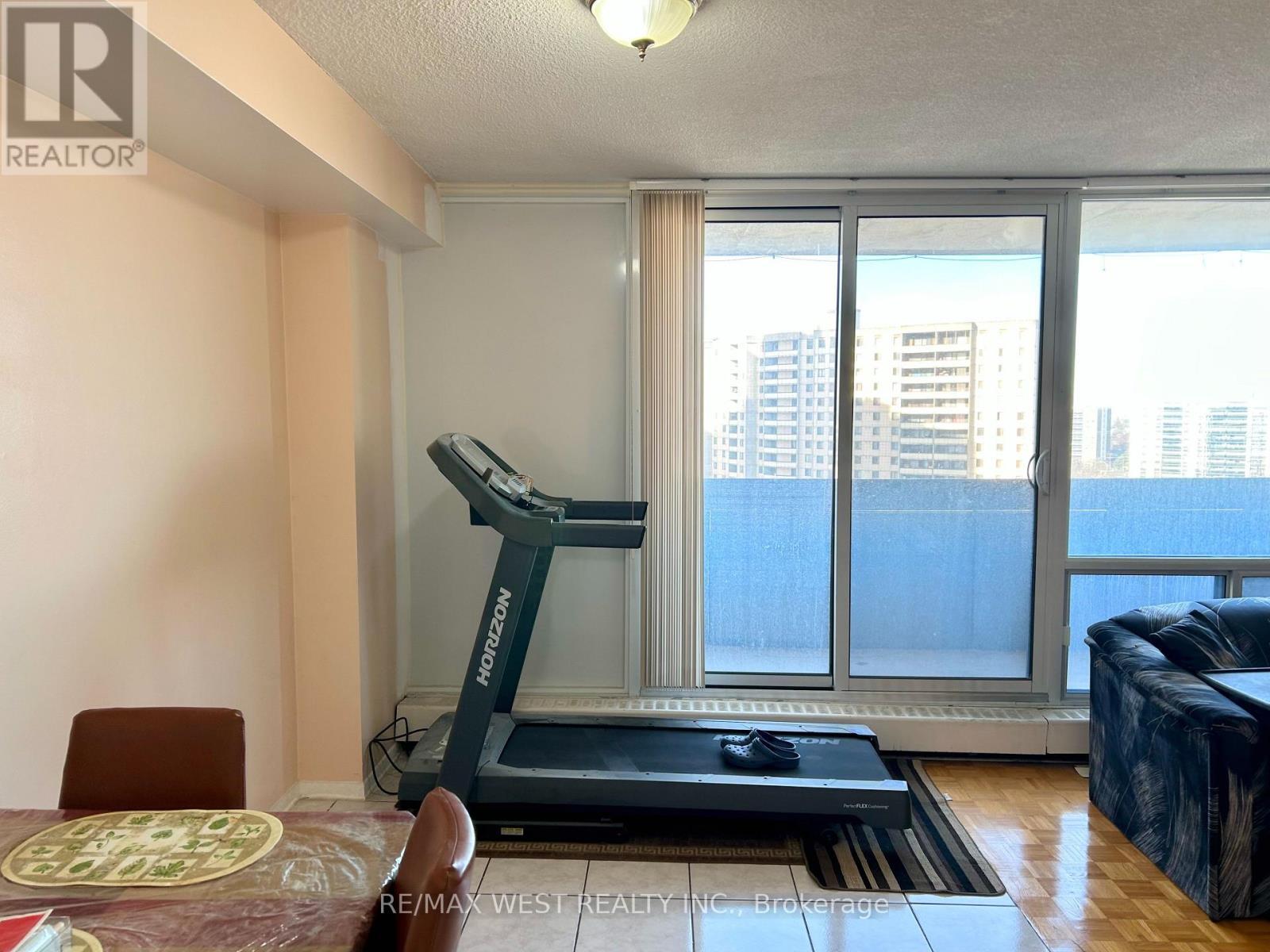 1510 - 5 San Romano Way, Toronto, ON - Indoor Photo Showing Gym Room