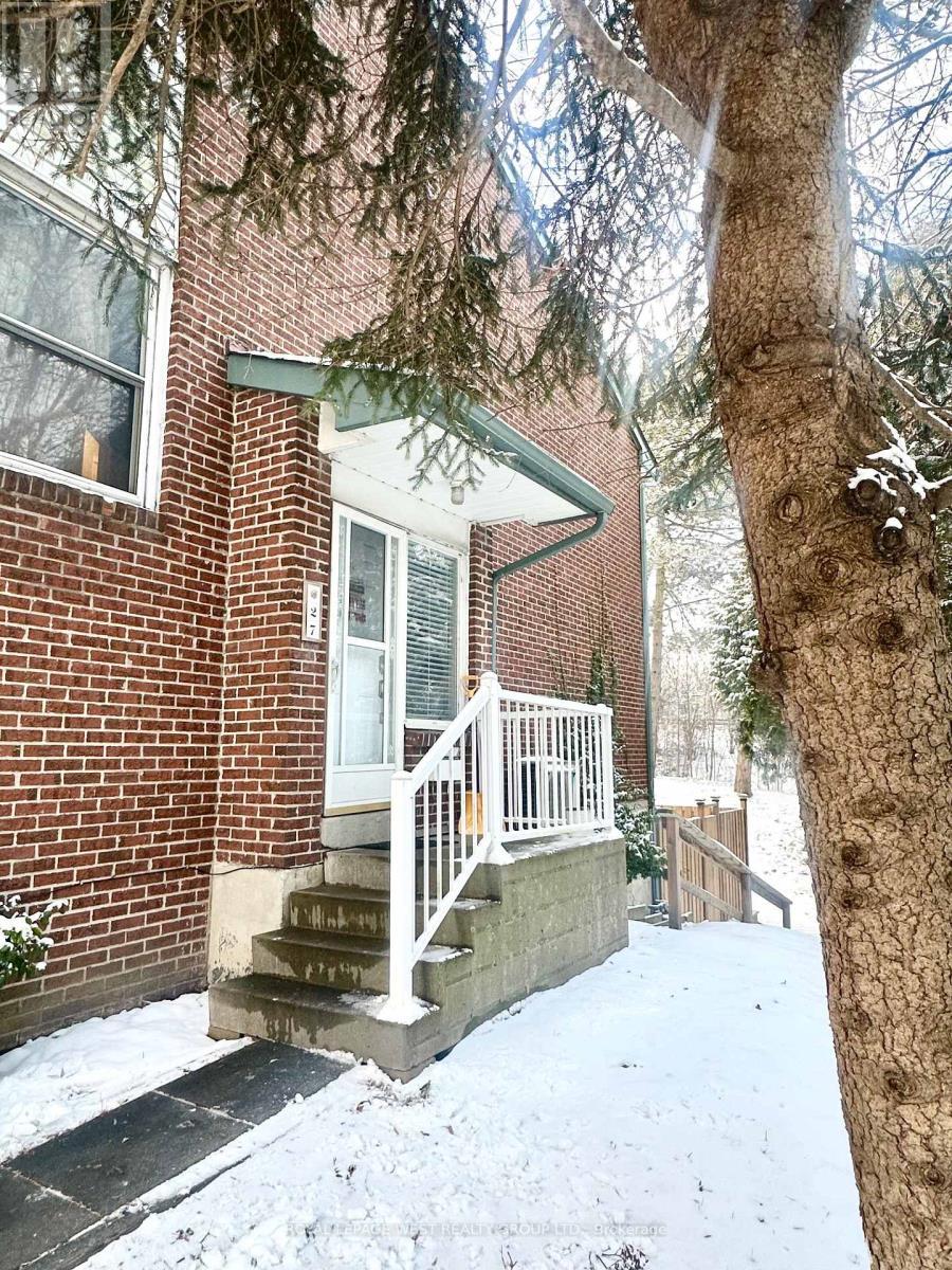 27 - 909 King Street W, Oshawa, ON - Outdoor