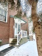 27 - 909 KING STREET W Oshawa, ON L1J 2L4