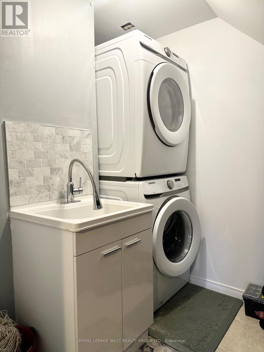 27 - 909 King Street W, Oshawa, ON - Indoor Photo Showing Laundry Room