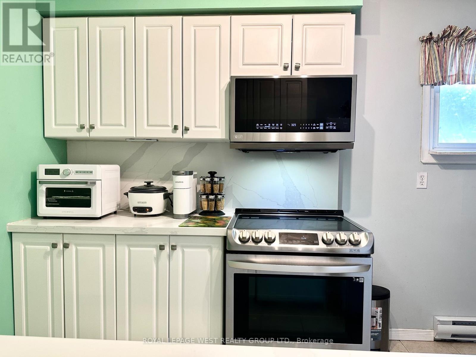 27 - 909 King Street W, Oshawa, ON - Indoor Photo Showing Kitchen