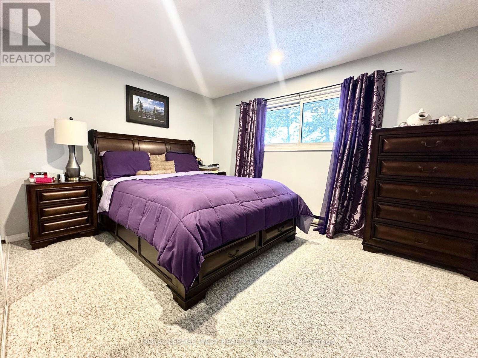 27 - 909 King Street W, Oshawa, ON - Indoor Photo Showing Bedroom