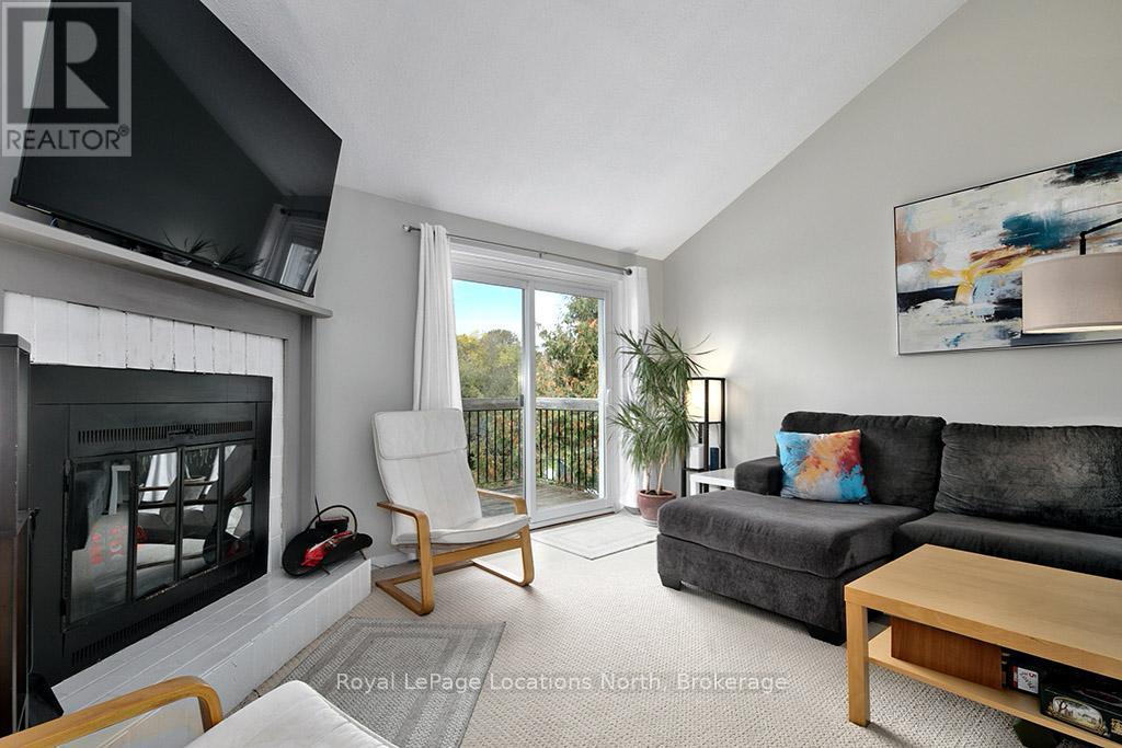 38 - 127 Alfred Street W, Blue Mountains, ON - Indoor Photo Showing Living Room With Fireplace
