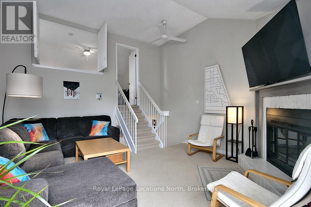 38 - 127 Alfred Street W, Blue Mountains, ON - Indoor Photo Showing Living Room With Fireplace