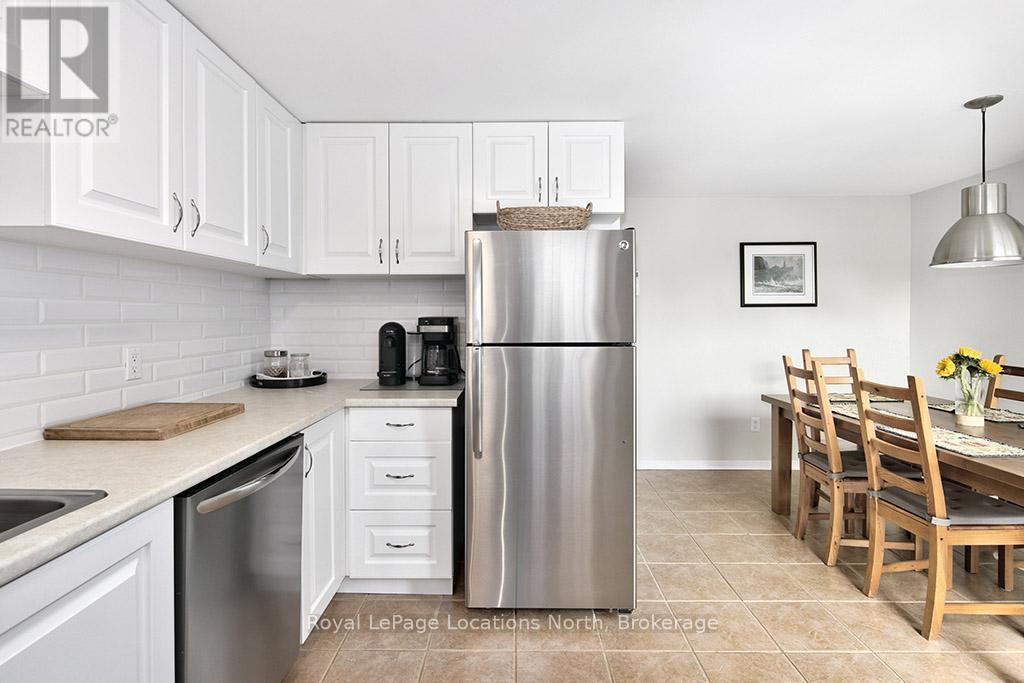 38 - 127 Alfred Street W, Blue Mountains, ON - Indoor Photo Showing Kitchen