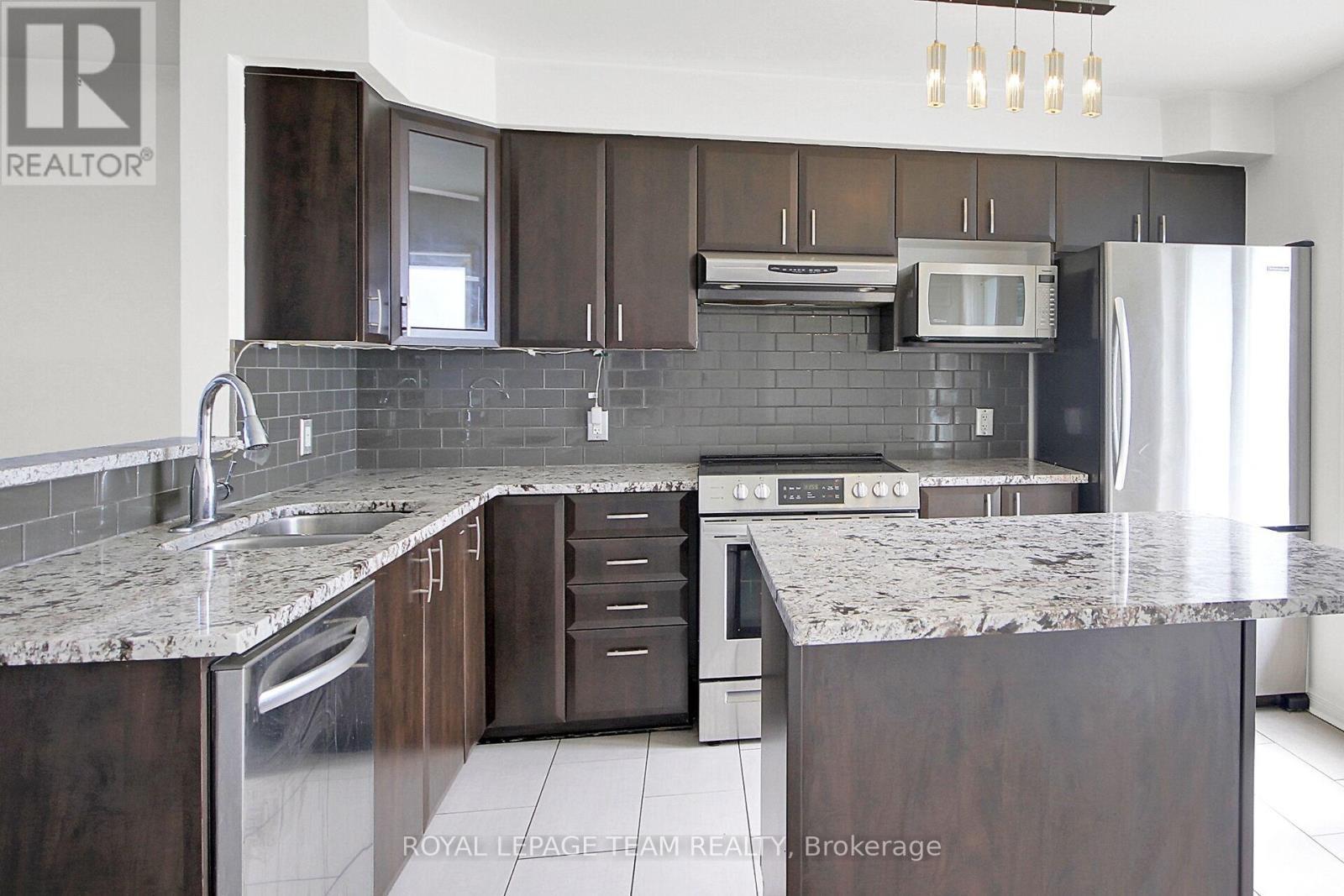 Tons of cabinet & counter space in Kitchen. - 151 - 1512 Walkley Road S, Ottawa, ON - Indoor Photo Showing Kitchen With Upgraded Kitchen