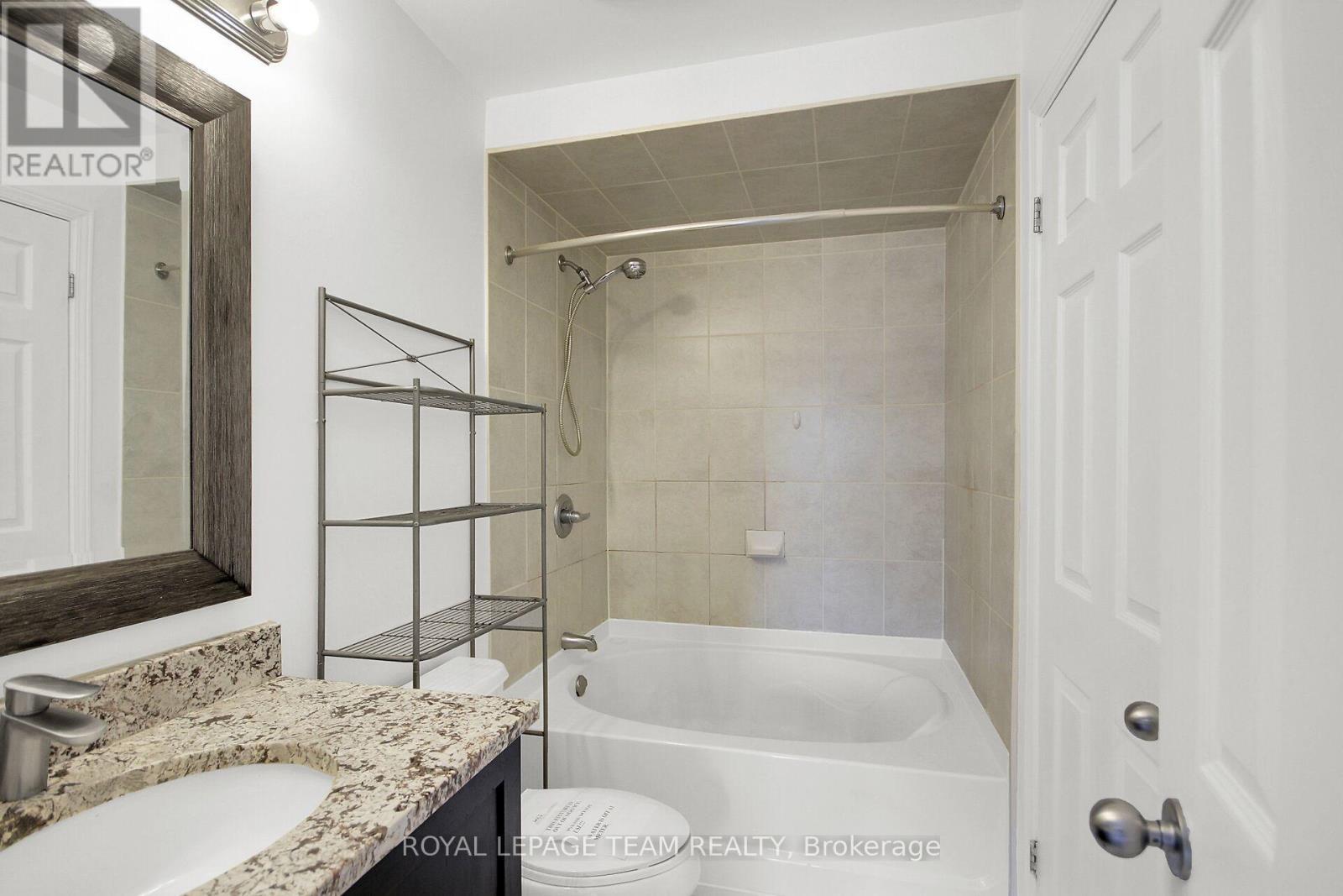 151 - 1512 Walkley Road S, Ottawa, ON - Indoor Photo Showing Bathroom