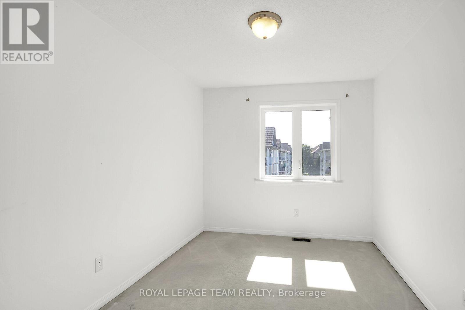 Good size Bedroom. - 151 - 1512 Walkley Road S, Ottawa, ON - Indoor Photo Showing Other Room