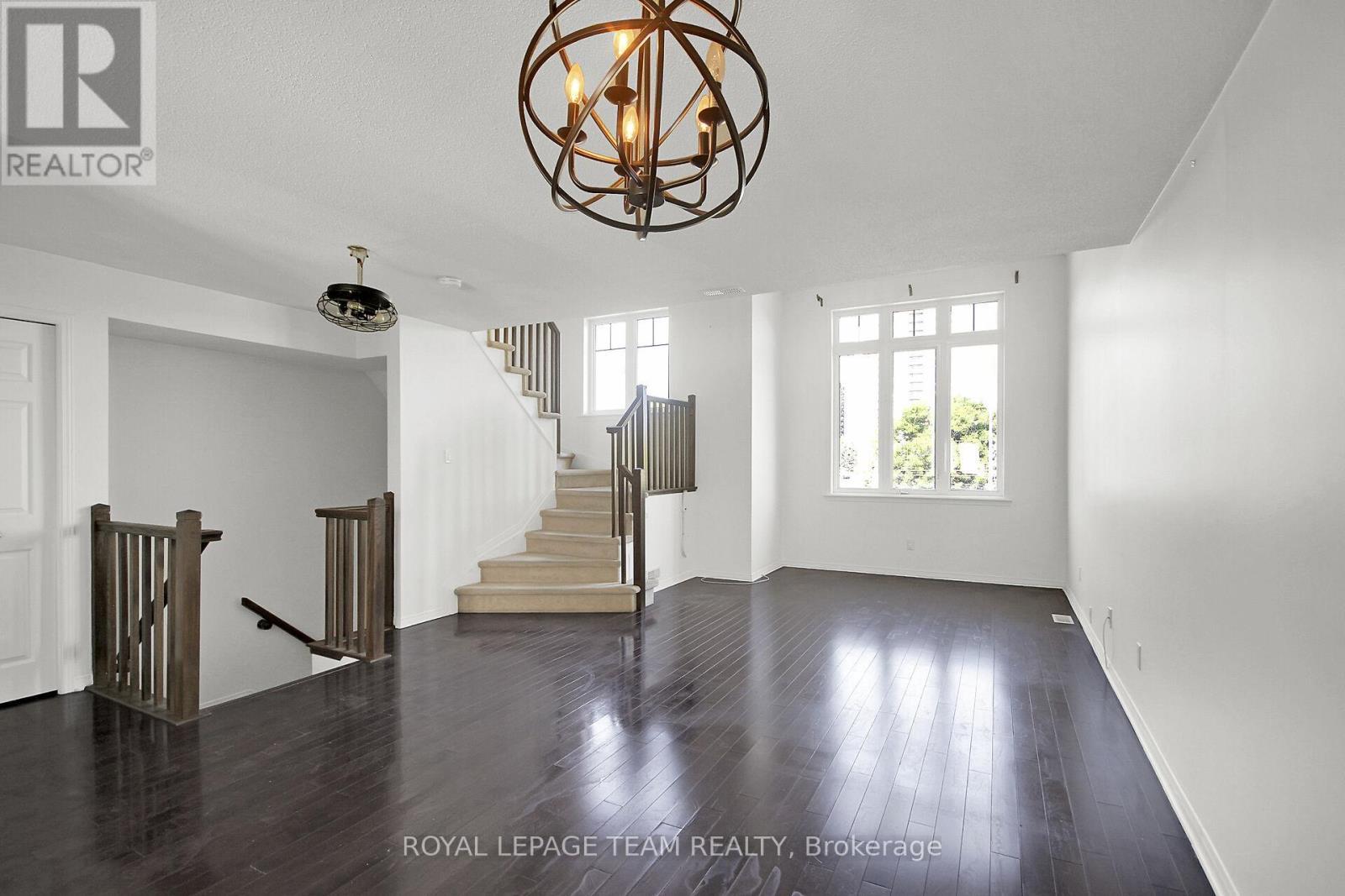 Abundant natural light t/out Upper Level. - 151 - 1512 Walkley Road S, Ottawa, ON - Indoor Photo Showing Other Room