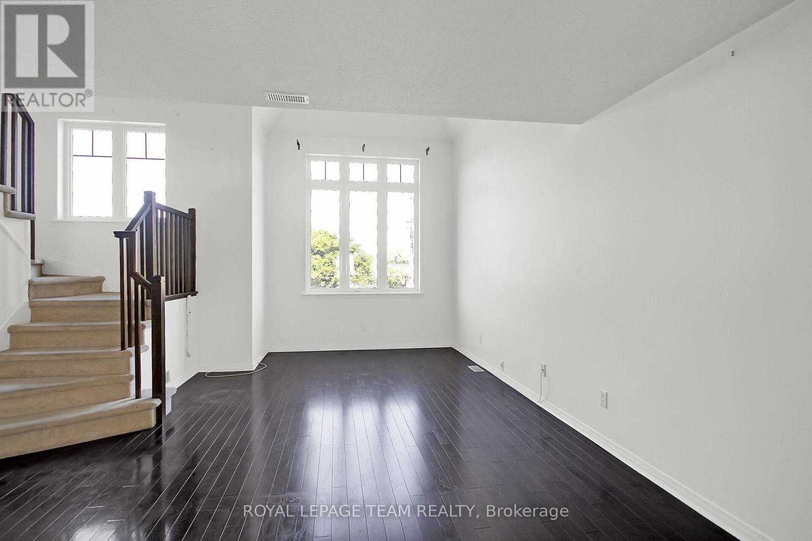 Neutral tones throughout. - 151 - 1512 Walkley Road S, Ottawa, ON - Indoor Photo Showing Other Room