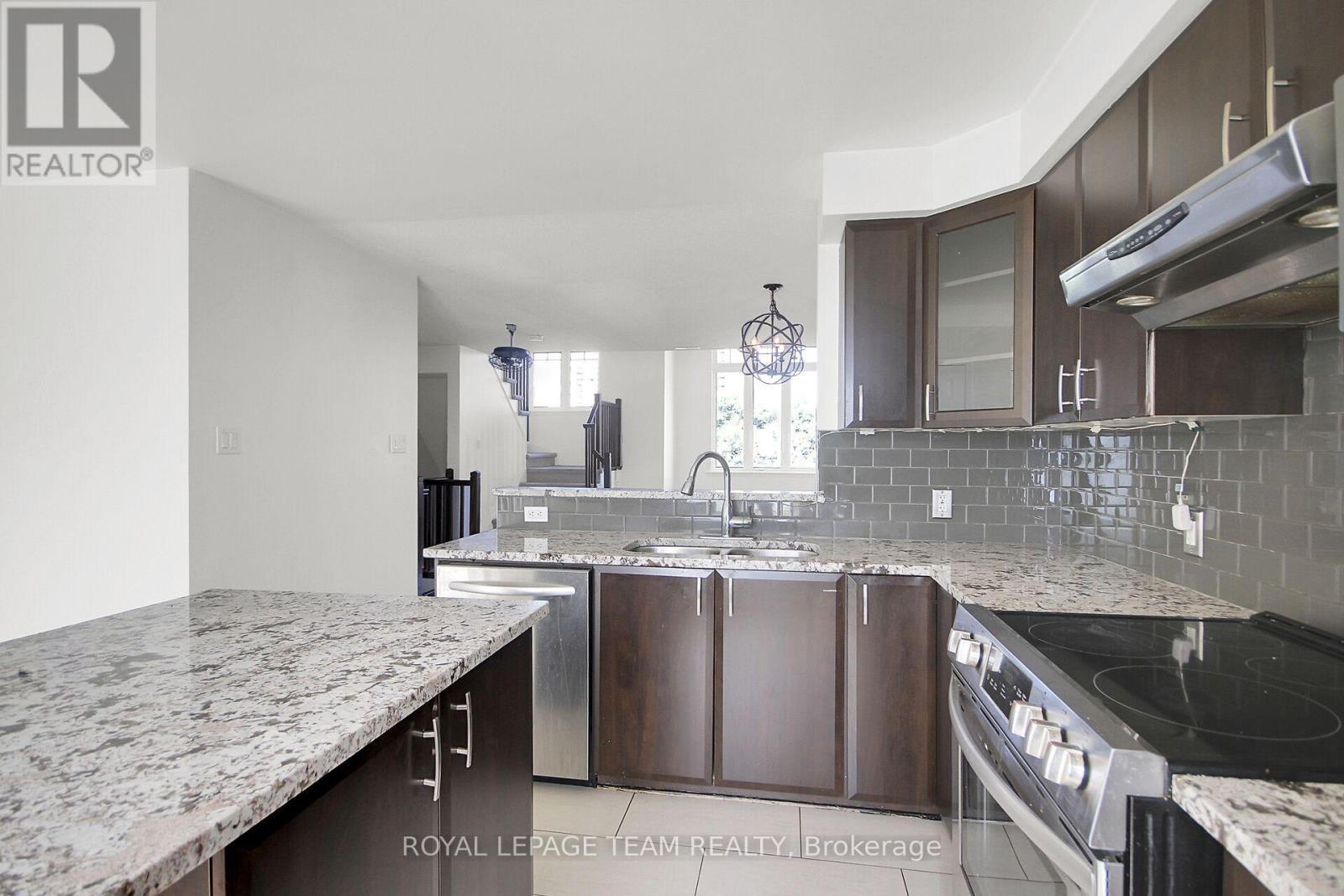 151 - 1512 Walkley Road S, Ottawa, ON - Indoor Photo Showing Kitchen With Upgraded Kitchen