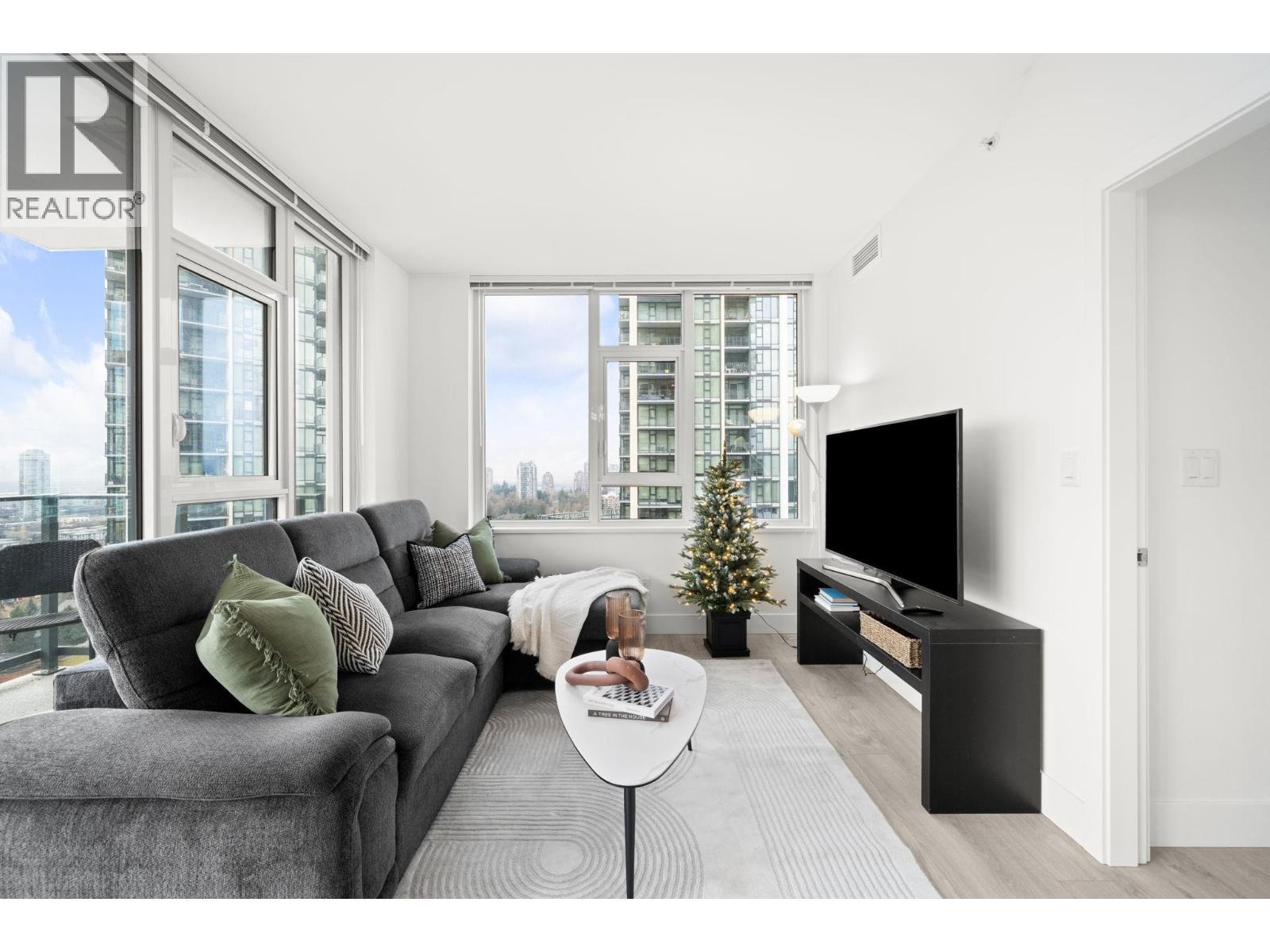 1610 7303 Noble Lane Avenue, Burnaby, BC - Indoor Photo Showing Living Room