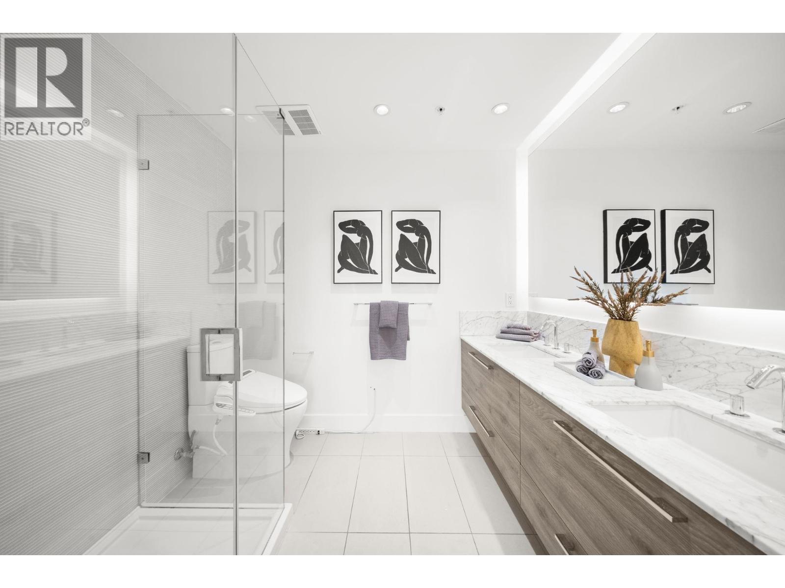 1610 7303 Noble Lane Avenue, Burnaby, BC - Indoor Photo Showing Bathroom