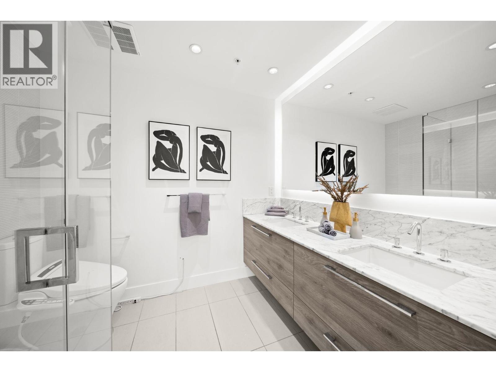 1610 7303 Noble Lane Avenue, Burnaby, BC - Indoor Photo Showing Bathroom