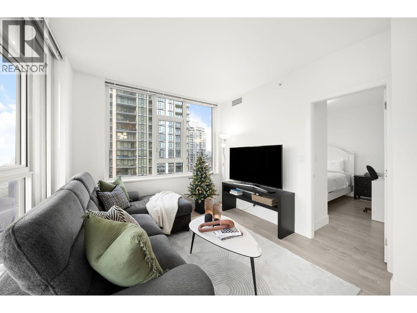 1610 7303 Noble Lane Avenue, Burnaby, BC - Indoor Photo Showing Living Room