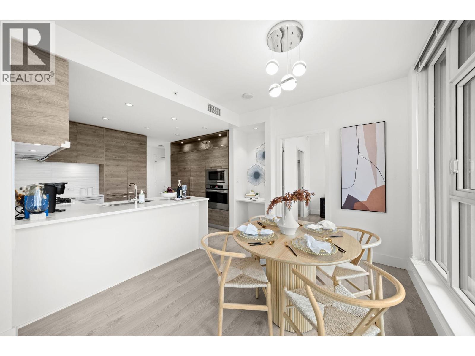 1610 7303 Noble Lane Avenue, Burnaby, BC - Indoor Photo Showing Dining Room