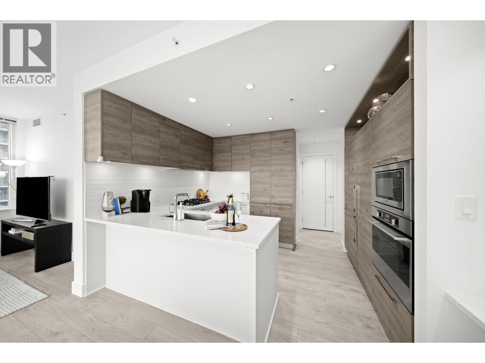 1610 7303 Noble Lane Avenue, Burnaby, BC - Indoor Photo Showing Kitchen With Upgraded Kitchen