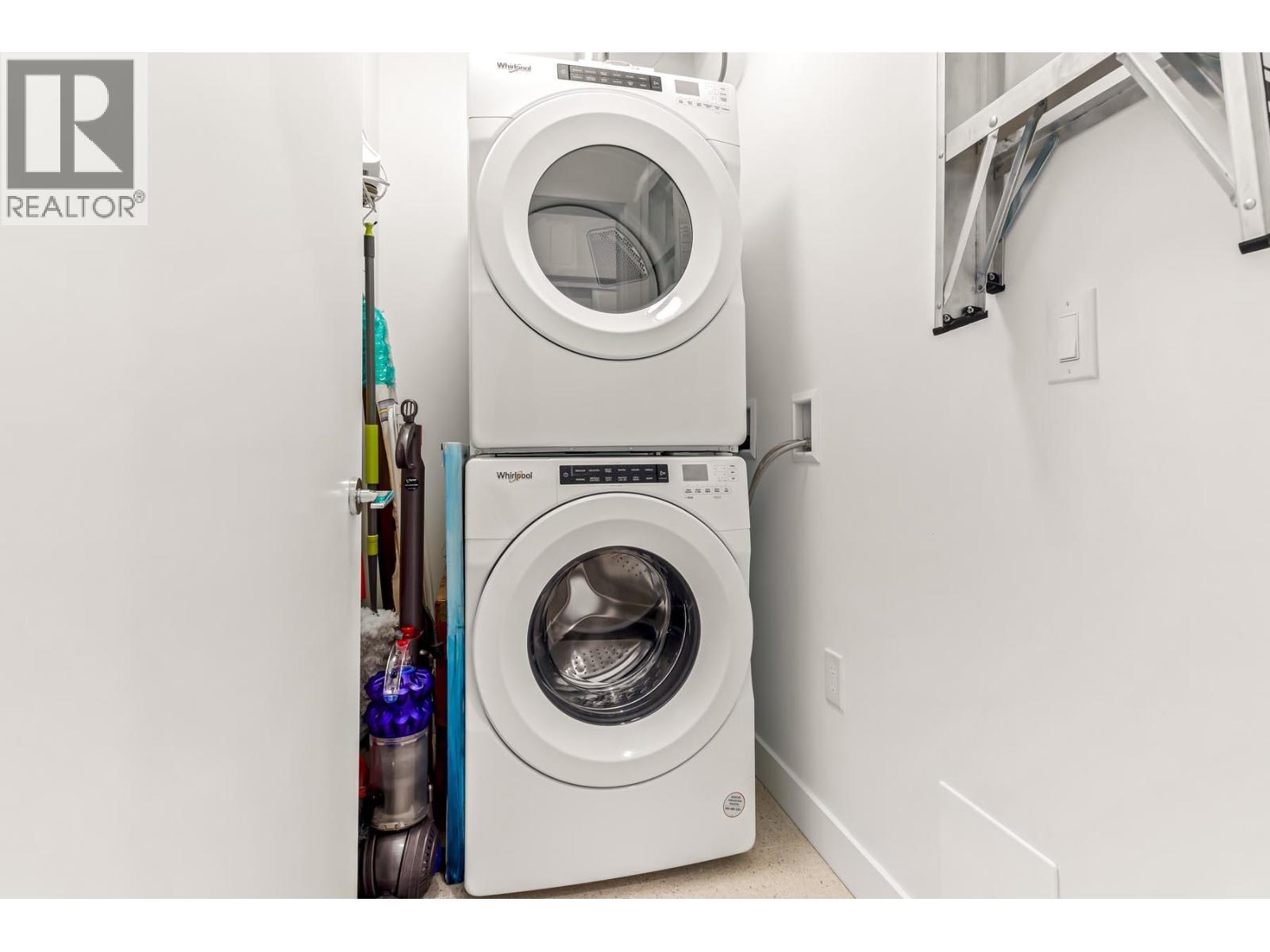 328 2499 Rabbit Drive, Tsawwassen, BC - Indoor Photo Showing Laundry Room