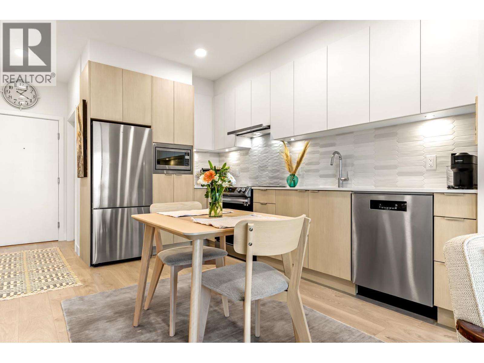 328 2499 Rabbit Drive, Tsawwassen, BC - Indoor Photo Showing Kitchen