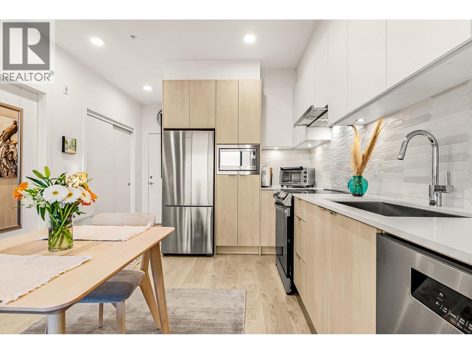 328 2499 Rabbit Drive, Tsawwassen, BC - Indoor Photo Showing Kitchen