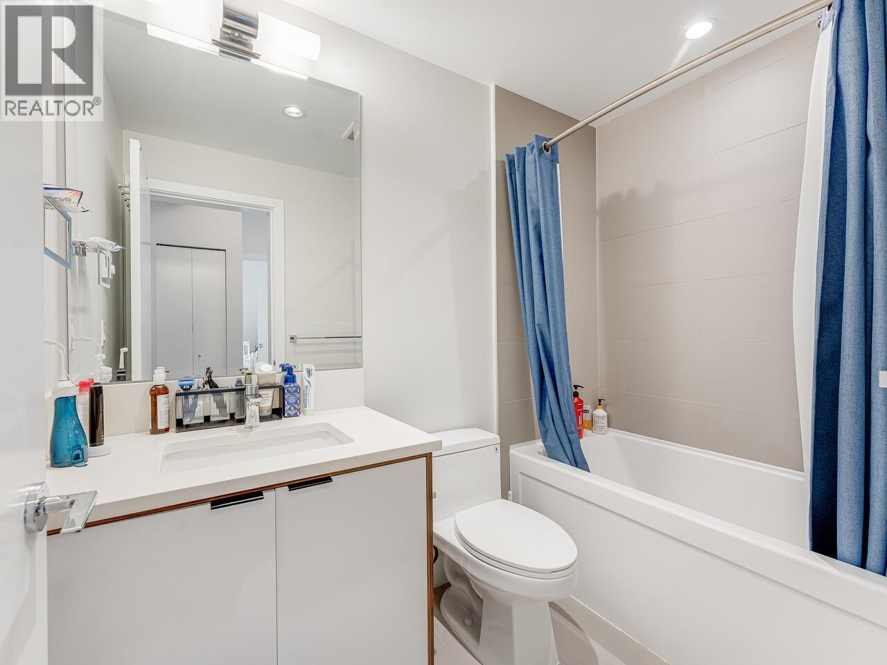 212 5355 Lane Street, Burnaby, BC - Indoor Photo Showing Bathroom