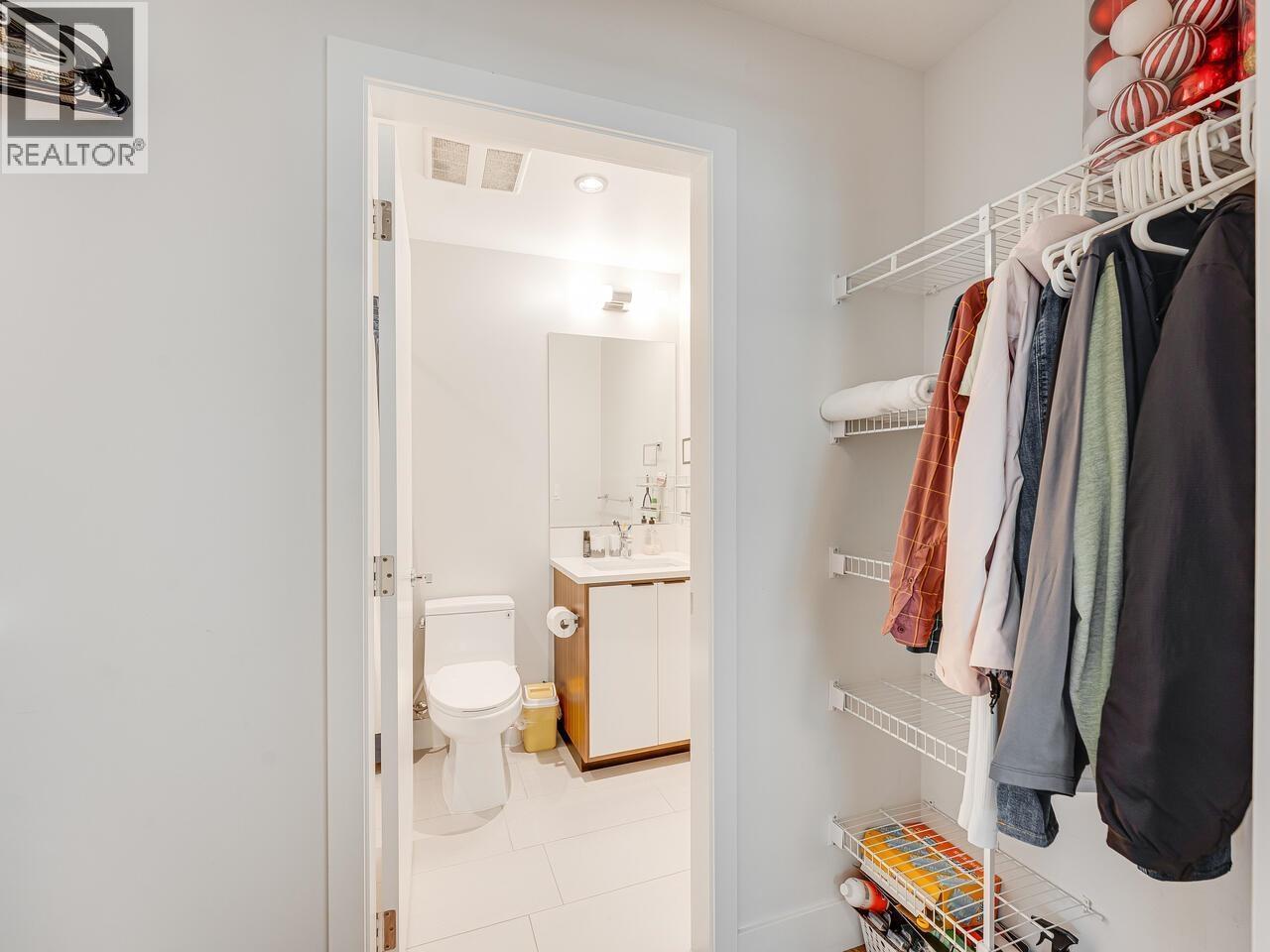 212 5355 Lane Street, Burnaby, BC - Indoor With Storage