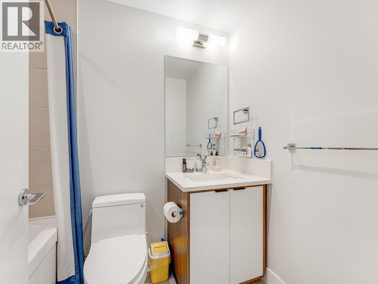 212 5355 Lane Street, Burnaby, BC - Indoor Photo Showing Bathroom